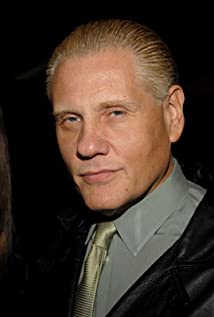 How tall is William Forsythe?